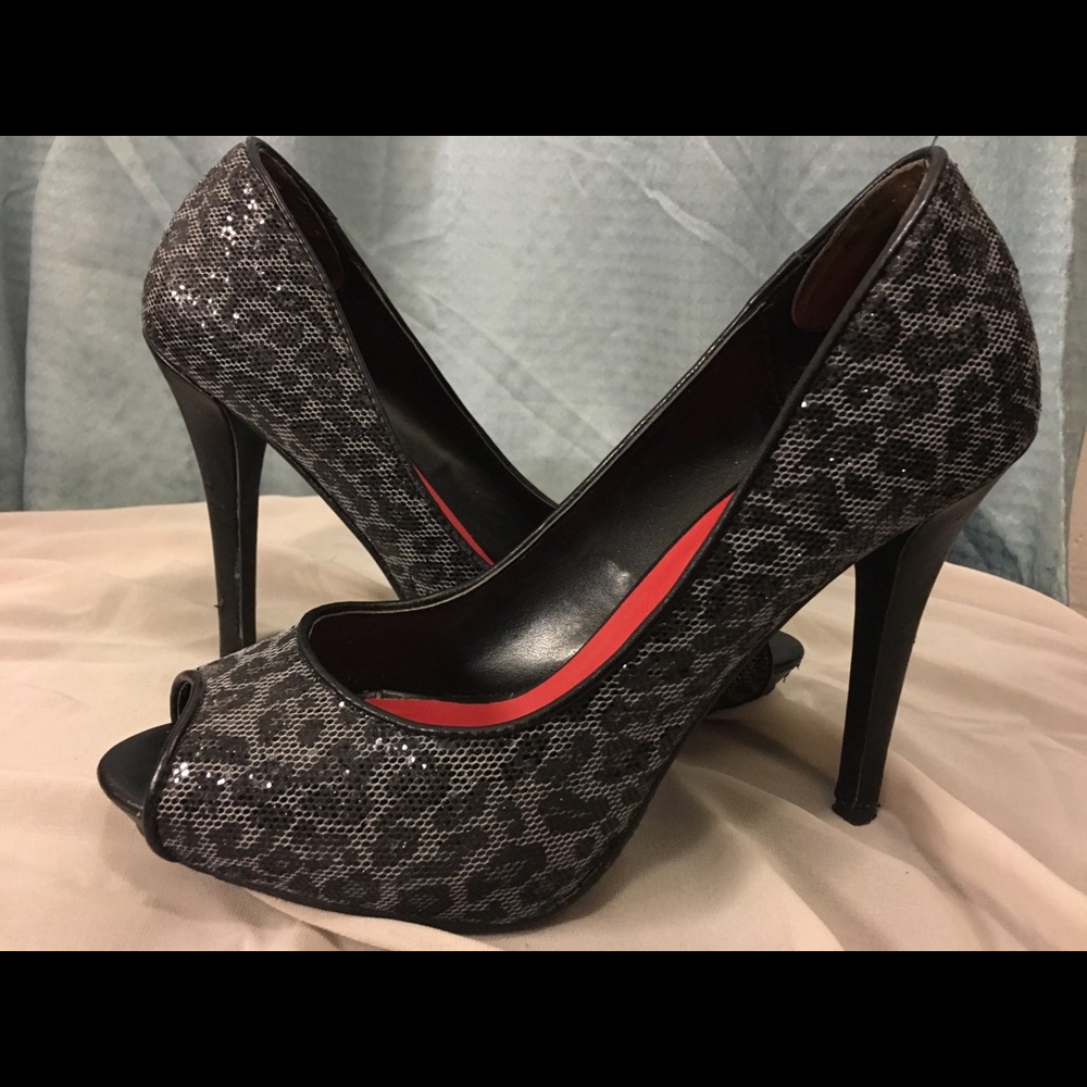SOLD Black & gray, cheetah print heels